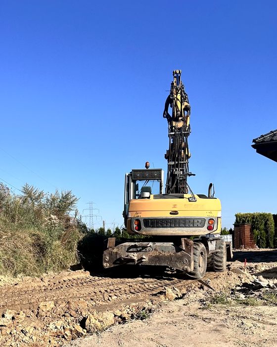 Nasza koparka kołowa Liebherr przy robocie na działce